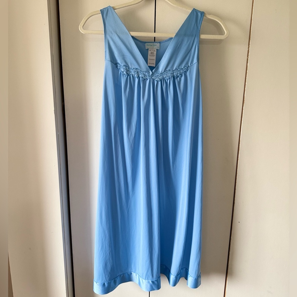 Vintage Vanity Fair Baby Blue V-Neck Chemise Size Small Lingerie